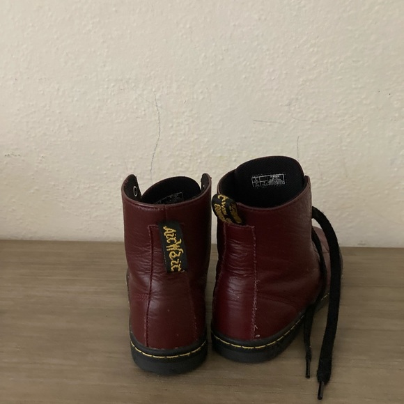 Dr. Martens Womens 6 leather Casual Boot - Picture 3 of 5